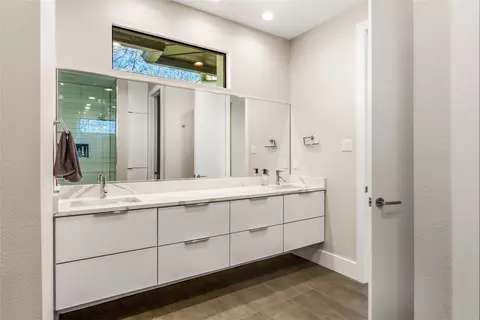 Bath - 3317 Edward Dr, Waco, TX 76708 photo 5 of 6