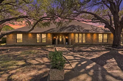 4509 French Lake Dr, Fort Worth, TX 76133