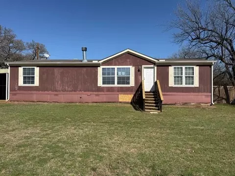 510 W Maple St, Nocona, TX 76255