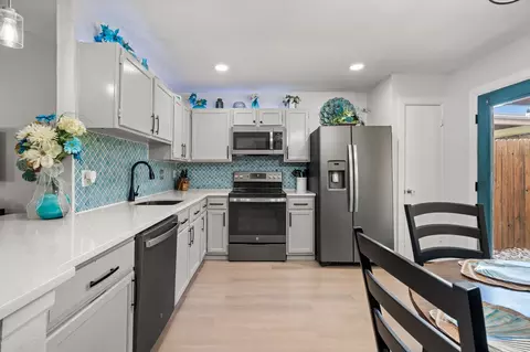 819 Blessing Creek Dr, Euless, TX 76039