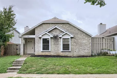 1310 Maplewood Dr, Lewisville, TX 75067