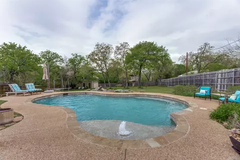 9714 Windsor Cir, Fort Worth, TX 76140