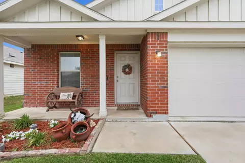 412 Falling Star Dr, Haslet, TX 76052