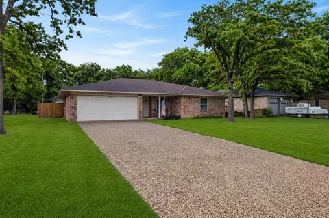 405 Pecan St, Azle, TX 76020
