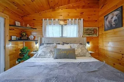 Bedroom - 209 Pinyon, Broken Bow, OK 74728 photo 2 of 5