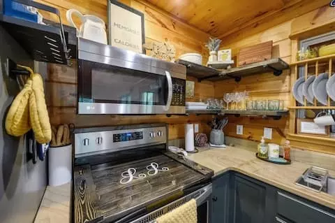 Kitchen - 209 Pinyon, Broken Bow, OK 74728 photo 5 of 6