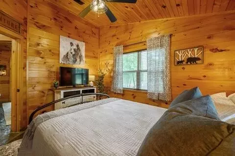 Bedroom - 209 Pinyon, Broken Bow, OK 74728 photo 5 of 5