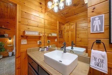 Bath - 209 Pinyon, Broken Bow, OK 74728 photo 3 of 4