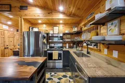 Kitchen - 209 Pinyon, Broken Bow, OK 74728 photo 3 of 6