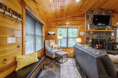 Living - 209 Pinyon, Broken Bow, OK 74728 photo 4 of 4