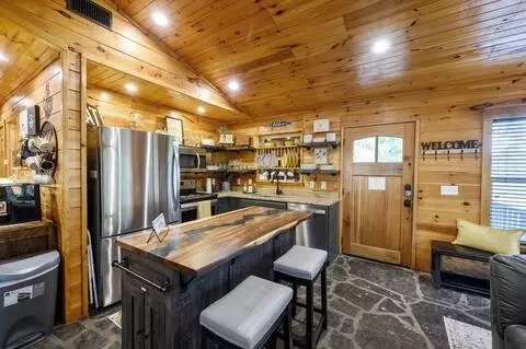 Kitchen - 209 Pinyon, Broken Bow, OK 74728 photo 2 of 6