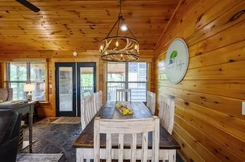 Dining - 209 Pinyon, Broken Bow, OK 74728 photo 1 of 2