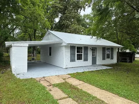 507 SE 4th St, Springhill, LA 71075