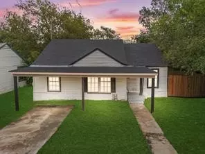904 N Virginia St, Terrell, TX 75160
