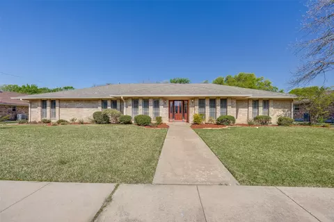 1507 Crescent Dr, Sherman, TX 75092