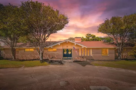 1016 Hummingbird Ln, Woodway, TX 76712