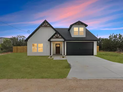 2211 Woodcrest Trl, Granbury, TX 76048