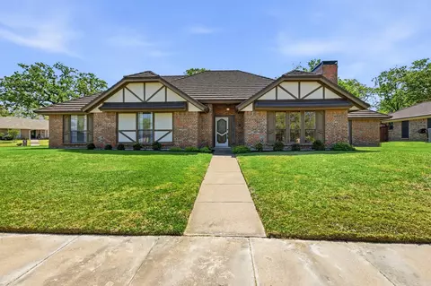 716 Sugar Tree Ct, Bedford, TX 76021