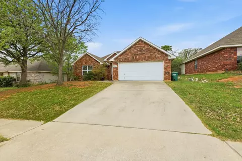 1001 Chase Ln, Denton, TX 76209