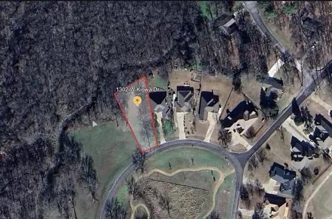 1302 Kiowa Dr W, Gainesville, TX 76240