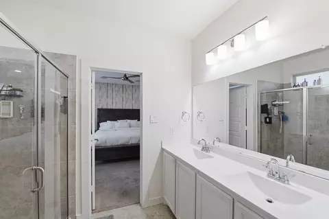 Bath - 7645 Spring Dr, Watauga, TX 76148 photo 2 of 3