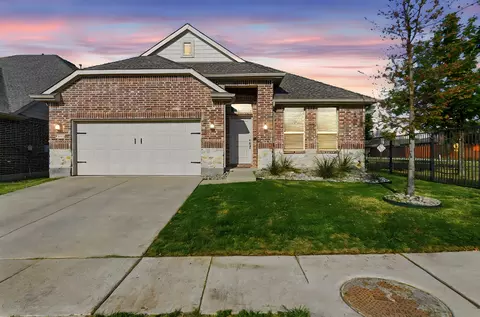 7645 Spring Dr, Watauga, TX 76148