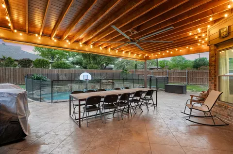 2113 Carriage Hl, Denton, TX 76207