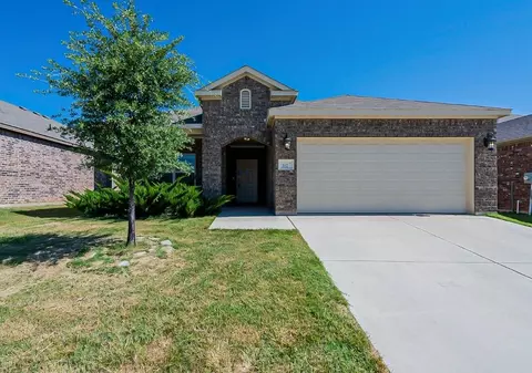 312 Emerald Creek Dr, Fort Worth, TX 76131