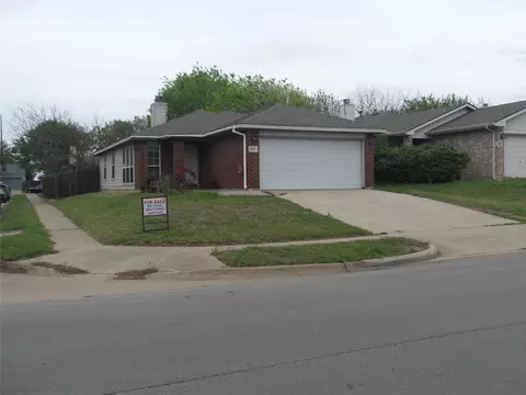 817 Cruise St, Denton, TX 76207