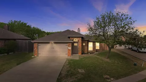 809 Mr Haney Dr, Midlothian, TX 76065