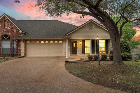 201 Pecan Village Cir, Waco, TX 76710
