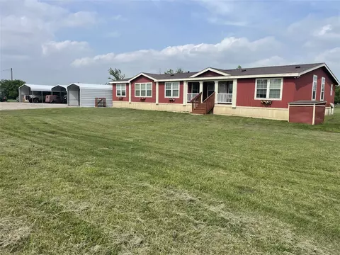 394 Emerald Glenn Ln, Pilot Point, TX 76258