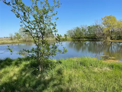 394 Emerald Glenn Ln, Pilot Point, TX 76258