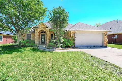 516 Chestnut Ln, Saginaw, TX 76179