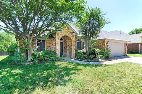 516 Chestnut Ln, Saginaw, TX 76179