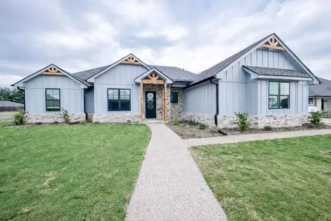 224 Fox Run Ln, Robinson, TX 76706