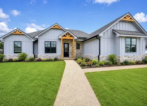 224 Fox Run Ln, Robinson, TX 76706