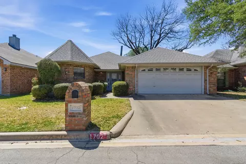 1702 Sully Ct, Stephenville, TX 76401