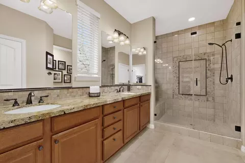 Bath - 8805 Compton St, Denton, TX 76207 photo 1 of 3