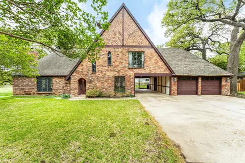 1308 Clover Hill Rd, Mansfield, TX 76063
