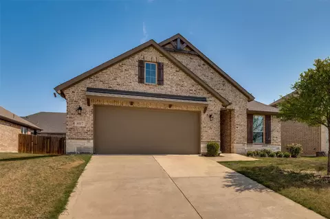 807 Woodcrest Dr, Ennis, TX 75119