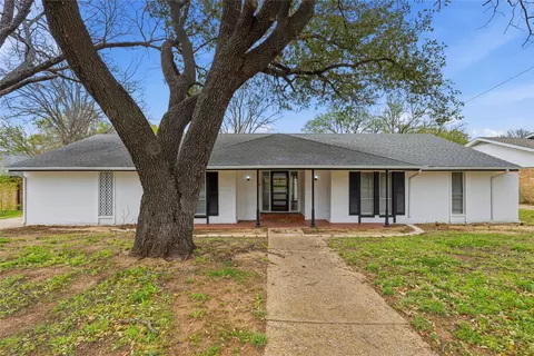 317 Cedar Creek Ct, Fort Worth, TX 76103