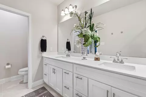 Bath - 215 Suma Dr, Euless, TX 76040 photo 2 of 5