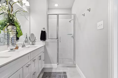 Bath - 215 Suma Dr, Euless, TX 76040 photo 4 of 5