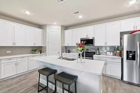 Kitchen - 215 Suma Dr, Euless, TX 76040 photo 2 of 4