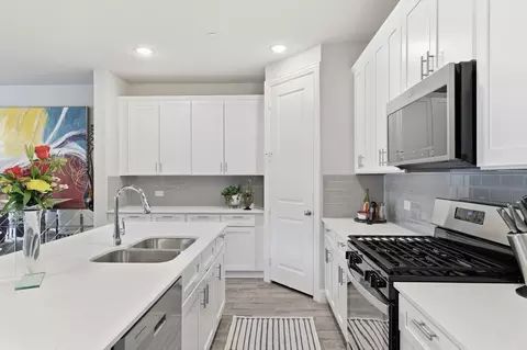 Kitchen - 215 Suma Dr, Euless, TX 76040 photo 4 of 4