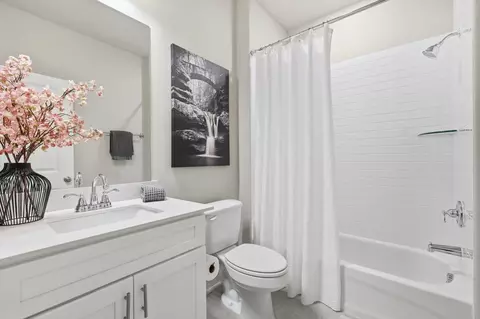 Bath - 215 Suma Dr, Euless, TX 76040 photo 5 of 5