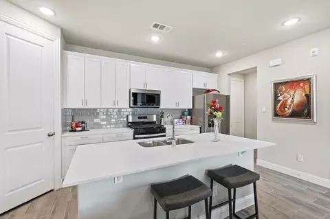 Kitchen - 215 Suma Dr, Euless, TX 76040 photo 3 of 4