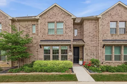 215 Suma Dr, Euless, TX 76040