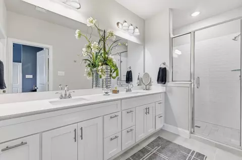 Bath - 215 Suma Dr, Euless, TX 76040 photo 3 of 5